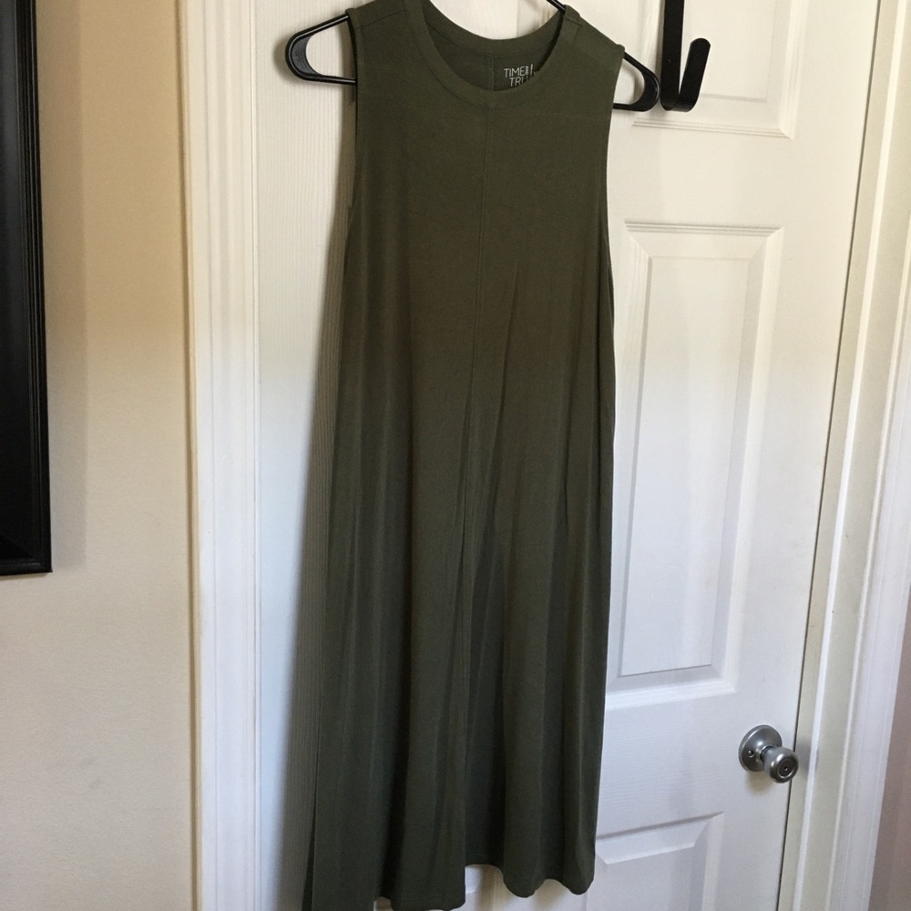 Sleeveless stretch float dress